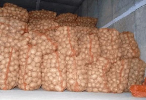 10 tone de cartofi şi alimente pentru sinistraţii din Galaţi